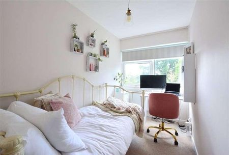 Moon Court, Lyme Farm Road, Lee, London, SE12 - Photo 2