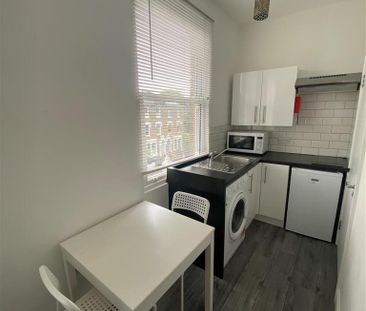 Studio to rent - Photo 5