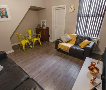 4 bedroom terraced house to rent - Photo 3