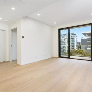 MGM MARTIN – ONE BEDROOM APARTMENT - Photo 2