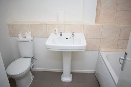 2 bedroom terraced house to rent - Photo 5