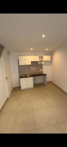 Location Appartement 2 pièces 38m² ST MAUR DES FOSSES 94210 - Photo 2