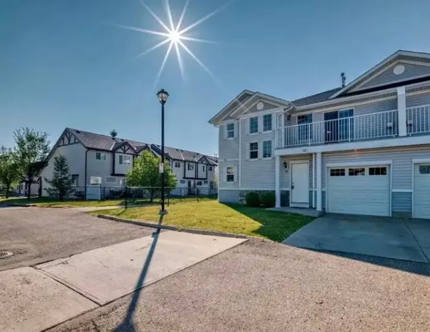 Spacious 3 bedroom townhouse with attached single garage. Close to all amenities | 79 Country Village Circle Northeast, Calgary - Photo 1