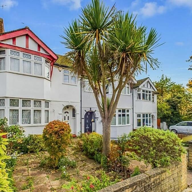 1 bedroom in a house share to rent - Photo 1