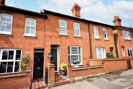 2 bedroom terraced house to rent - Photo 4