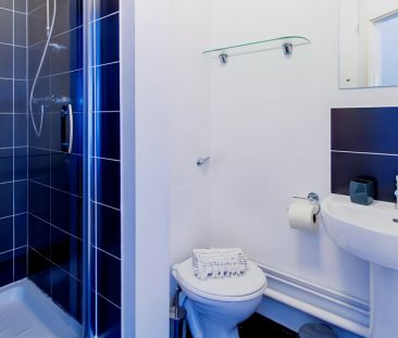 Gold 2 Bed Apartment - Photo 3