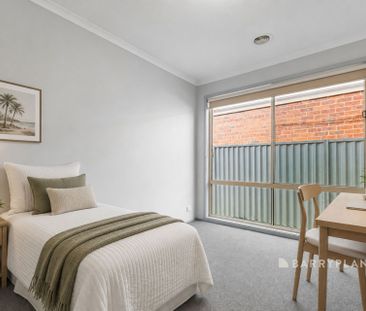 Comfortable Family Living in Lakeside - Photo 6