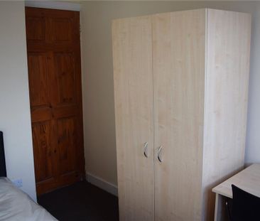 4 bedroom semi-detached house to rent - Photo 2