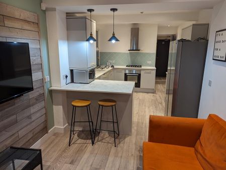 1 bedroom in a house share to rent - Photo 2