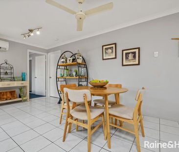 MODERN FOUR BEDROOM HOME IN THE HEART OF GLADSTONE! - Photo 4