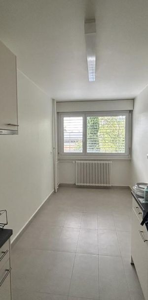 Bel appartement rénové de 4 pièces au 1er étage - Foto 1