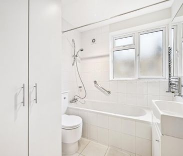 3 bedroom flat to rent - Photo 6