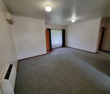 Walk to work and the river - Photo 2