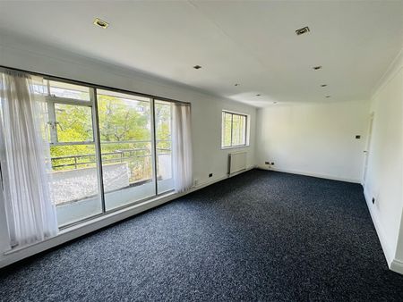 2 bed flat to rent in Stonegrove, Edgware, HA8 - Photo 2