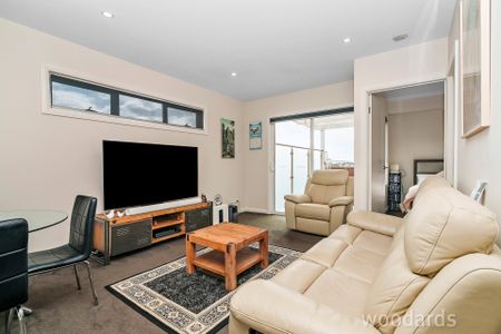 Bright, Modern & Convenient - Photo 4