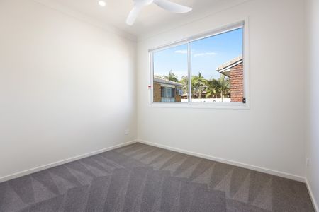 2/6 Messines Crescent, Miami QLD 4220 - House For Rent - $850 | Domain - Photo 3
