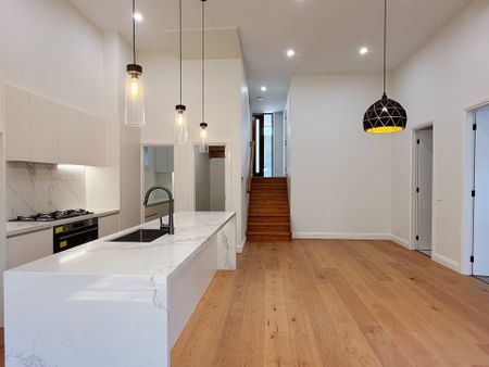 Brand new townhouse in the Heart of Mont Albert North! - Photo 2
