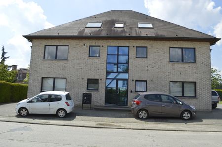 SMETLEDE - Centraal gelegen dakappartement. - Photo 2