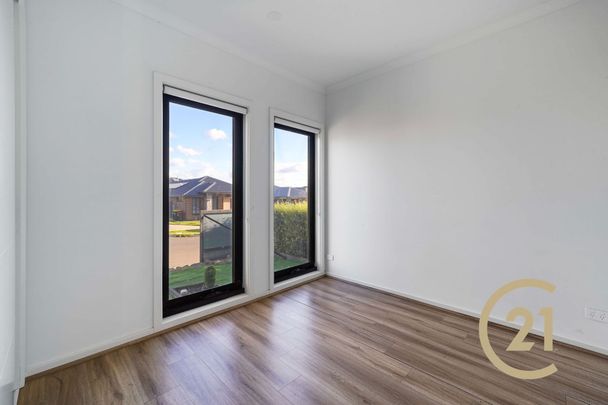 Live in Style - Photo 1