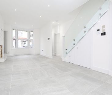 4 bedroom terraced house to rent - Photo 4