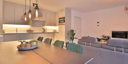 Appartement te huur in Kortrijk voor € 730 met 2 slaapkamers - Photo 2