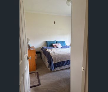 3 bed 2 bath unit available in sought after Ascot Park - Photo 3