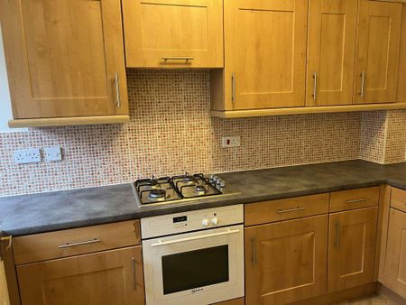 3 bedroom semi-detached house to rent - Photo 5