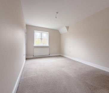 4 bedroom detached house to rent - Photo 2