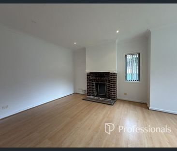 Well presented 2 bedroom home - Photo 2