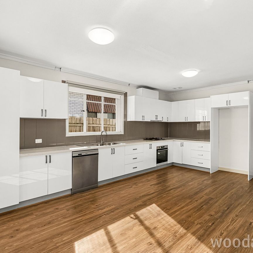 Spacious Family Home in Prime Fawkner Location - Photo 1