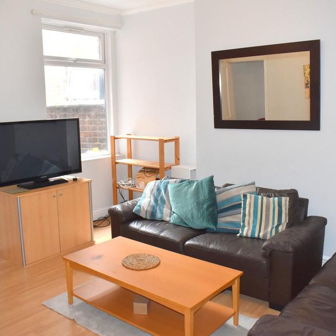 4 bedroom terraced house to rent - Photo 1