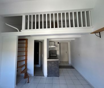A LOUER - STUDIO DE 22,14 M2 CENTRE VILLE DE SAUSSET LES PINS, - Photo 2
