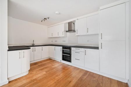 4 bedroom semi-detached house to rent - Photo 2