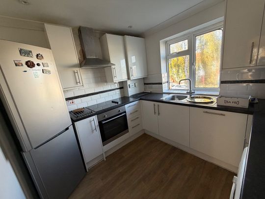 4 Bed Flat, Ferncourt, HA1 - Photo 1
