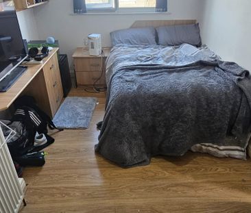 5 Bed - 10 Ash Gardens, Headingley, Leeds - LS6 3LD - Student - Photo 4