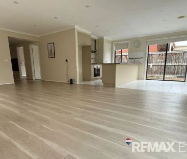 “Family Comfort and Contemporary Style in a Sought-After Location” - Photo 5