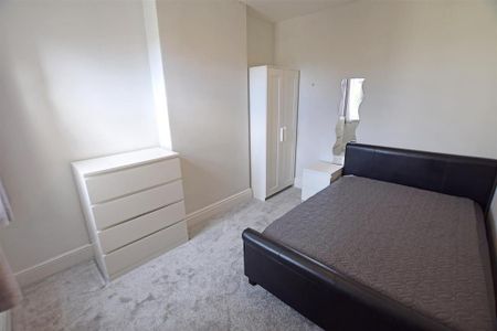 4 bedroom terraced house to rent - Photo 3