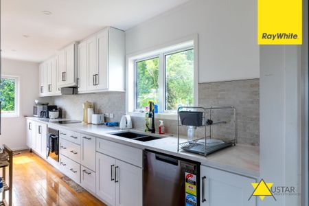 Welcome to this modern and spacious 4-bedroom, 1-bathroom home located at Birkdale. - Photo 4