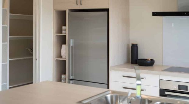 3 Bedrooms - Modern Family Home - Photo 1