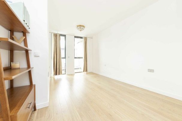 Quebec Way, Surrey Quays, SE16 - Photo 1