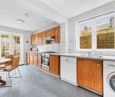 4 Bed Terraced House, Very Near Venetia Road Area, W5 - Photo 2