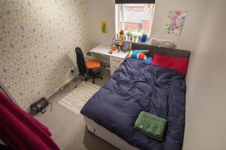 1 bedroom in a house share to rent - Photo 5