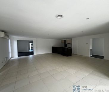 4 Robusta Avenue, Cranbourne - Photo 1