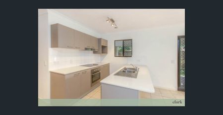 Spacious Ground-Floor Apartment with Private Garden Retreat - Photo 4