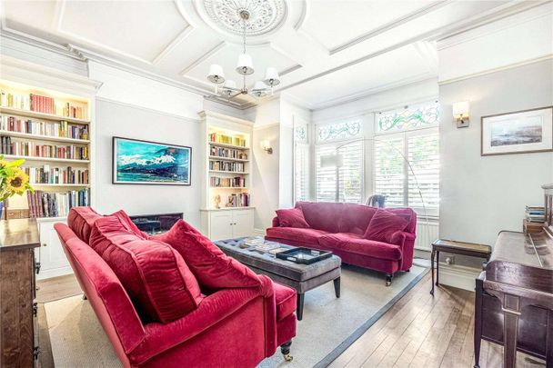 Five bedroom home with west-facing garden and off-street parking - Photo 1