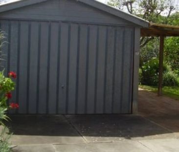 Spacious Three-Bedroom Home in a Prime Location - Photo 5