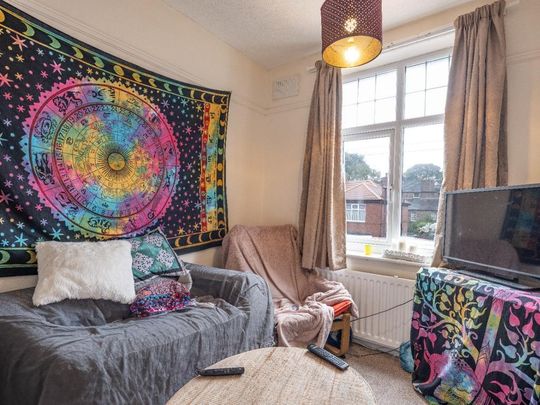 4 bedroom semi-detached house to rent - Photo 1