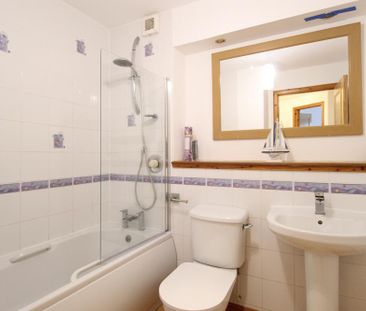 3 bedroom flat to rent - Photo 6