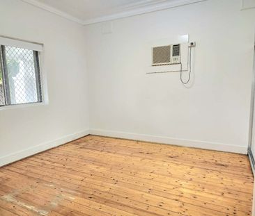 Spacious 3-Bedroom Family House - Photo 3