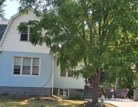 1938 BUCKINGHAM — 3 Bedroom - Photo 1